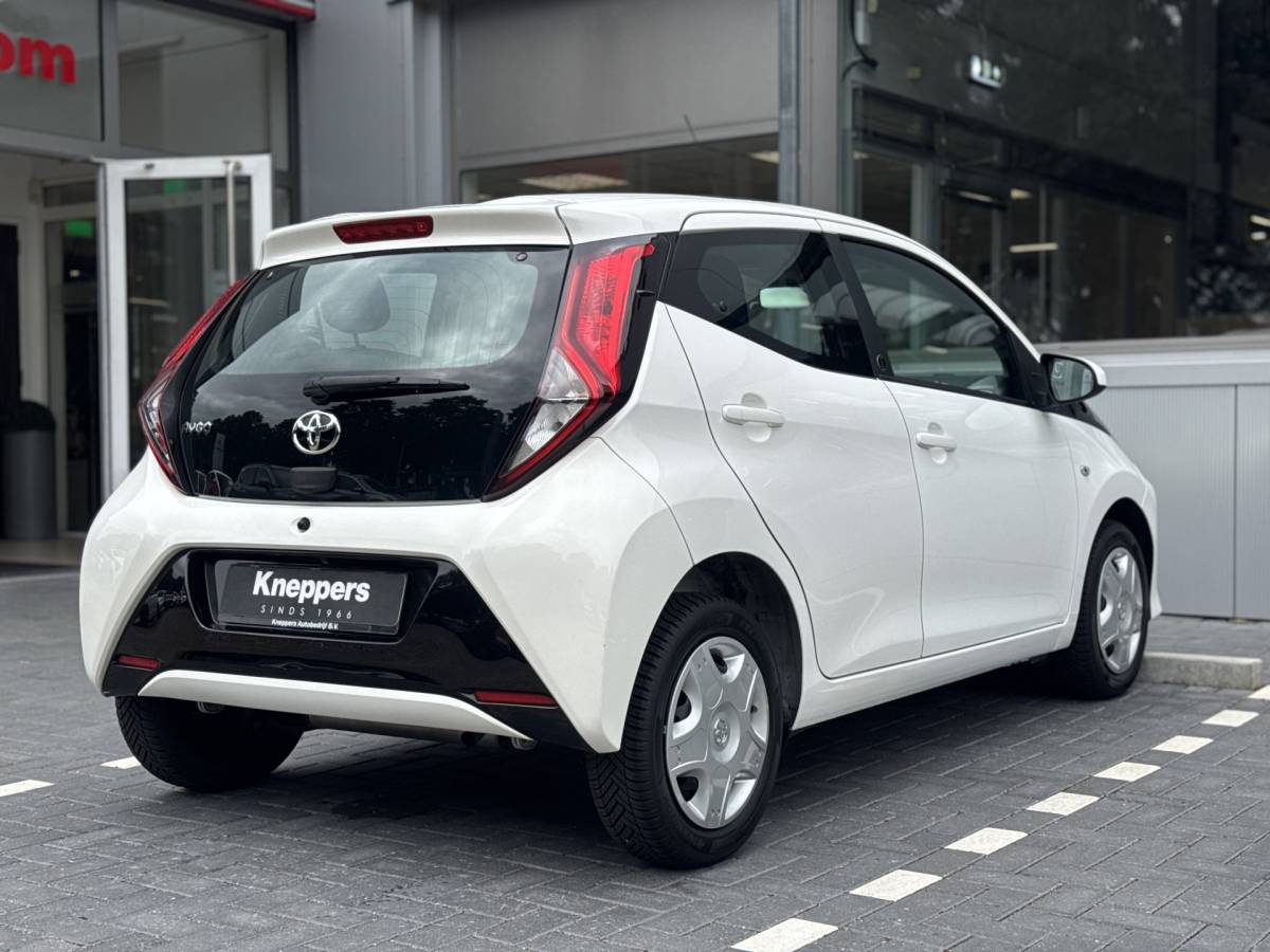 Toyota Aygo Toyota Aygo 1.0 VVT-i x-play Automaat | GEEN AFLEVERKOSTEN |  Airco, Apple/Android
