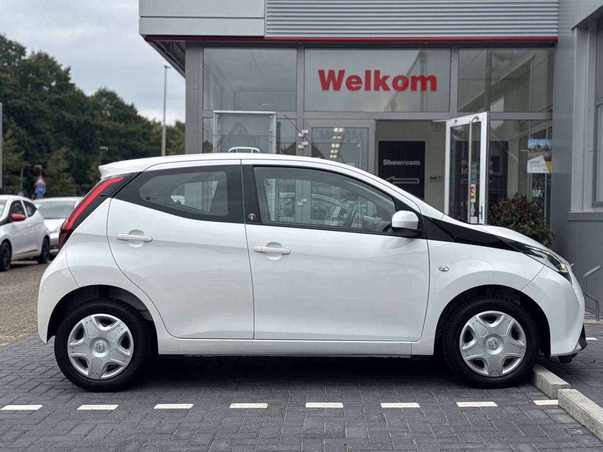 Toyota Aygo Toyota Aygo 1.0 VVT-i x-play Automaat | GEEN AFLEVERKOSTEN |  Airco, Apple/Android