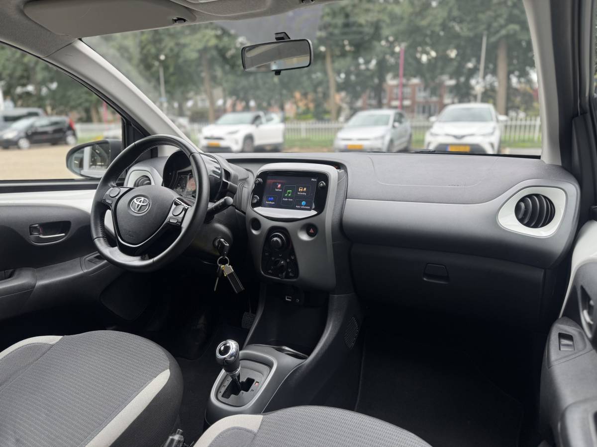 Toyota Aygo Toyota Aygo 1.0 VVT-i x-play Automaat | GEEN AFLEVERKOSTEN |  Airco, Apple/Android
