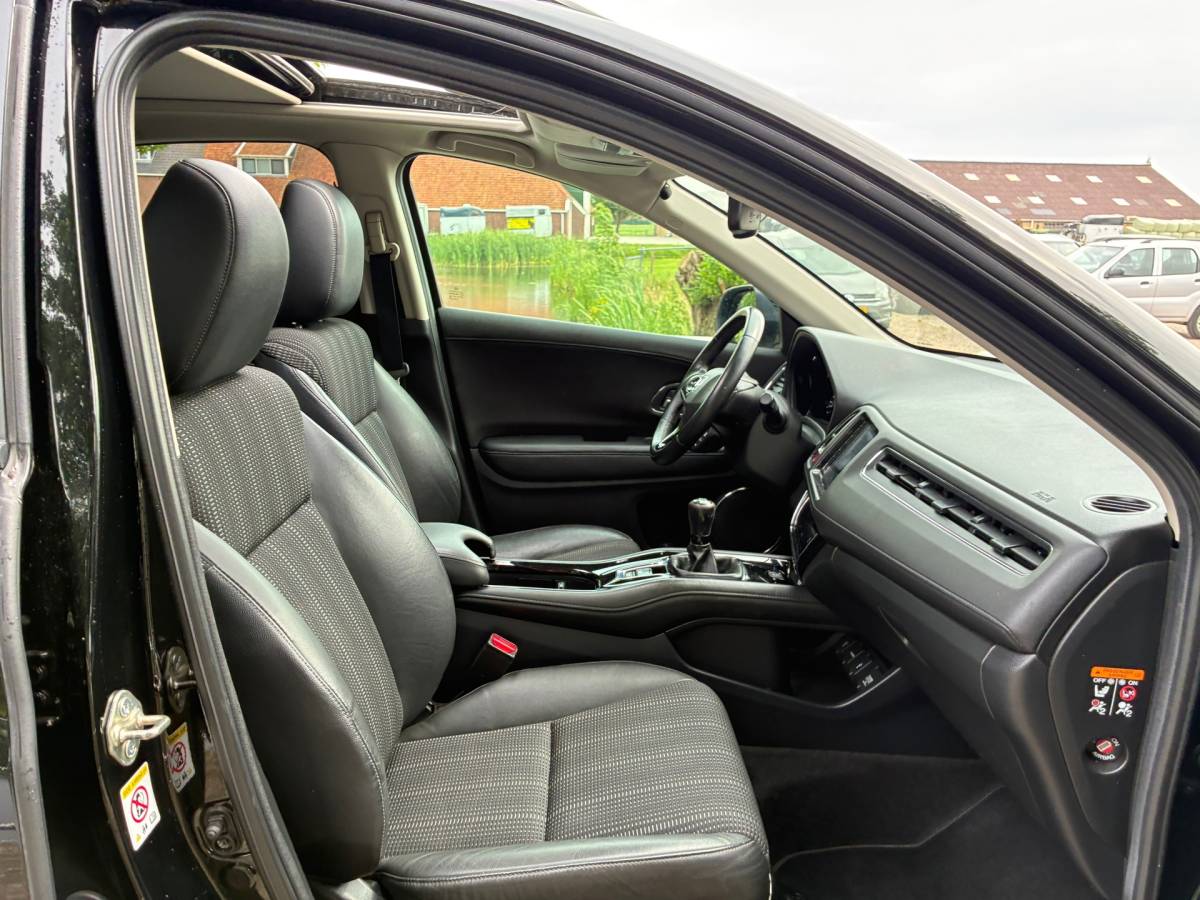 Honda HR-V Honda HR-V 1.5 i-VTEC Executive | Pano/schuifdak + Xenon/LED + Leder nu €11.975,-!!