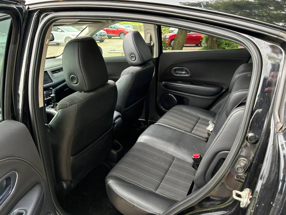 Honda HR-V Honda HR-V 1.5 i-VTEC Executive | Pano/schuifdak + Xenon/LED + Leder nu €11.975,-!!