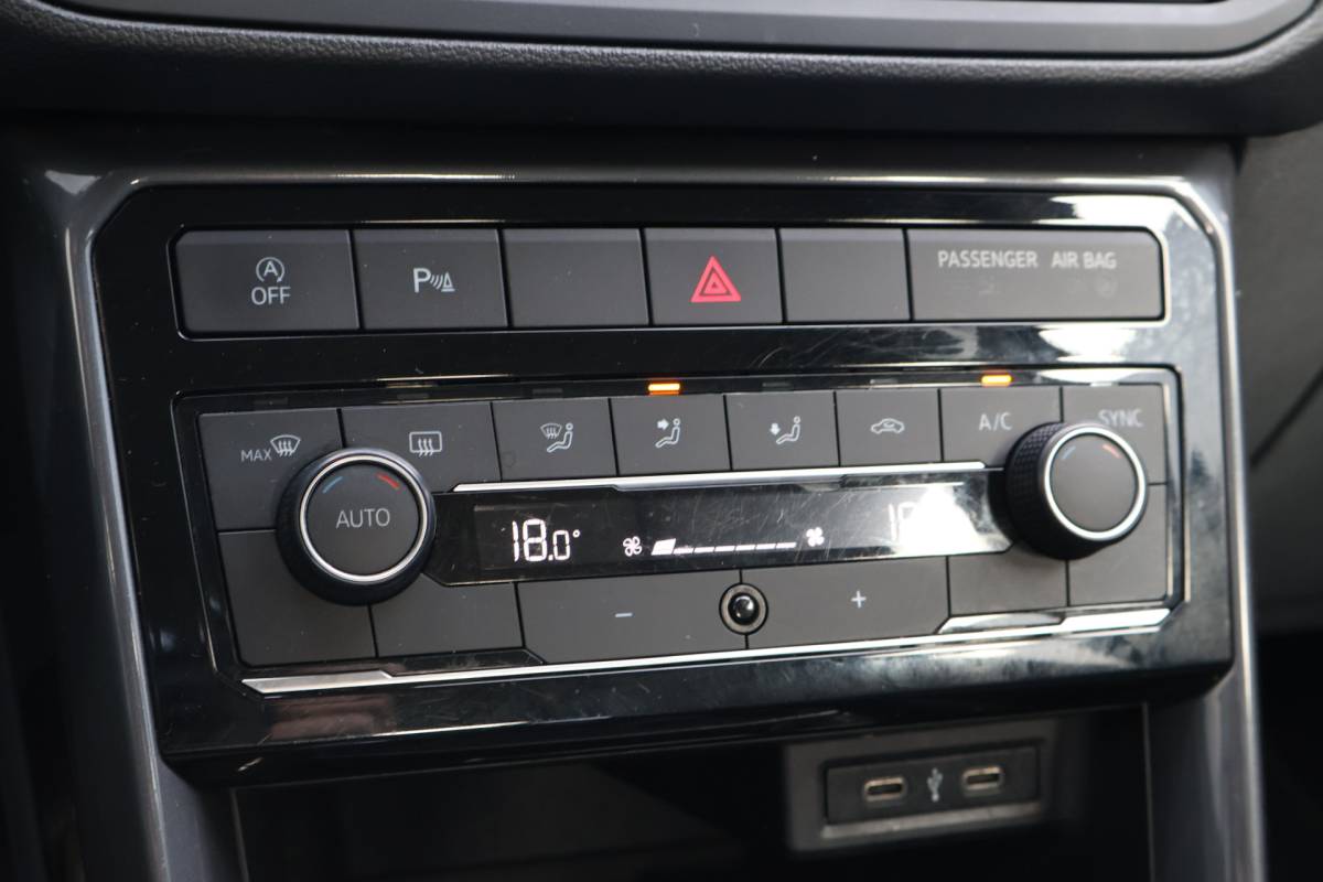 Volkswagen T-Cross Volkswagen T-Cross 1.0 TSI Style Automaat | ACC | Navigatie | PDC | Origineel NL |