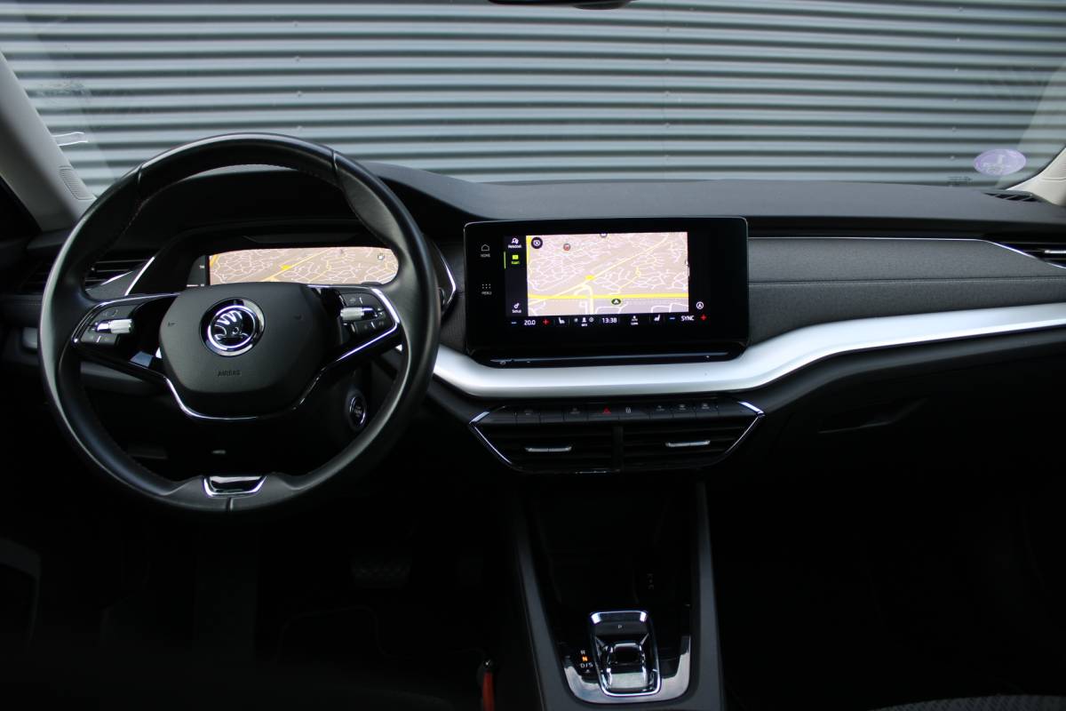 Škoda Octavia ŠKODA Octavia Combi 1.5 e-TSI Business Plus Full-Led Camera 18”LMV Navigatie
