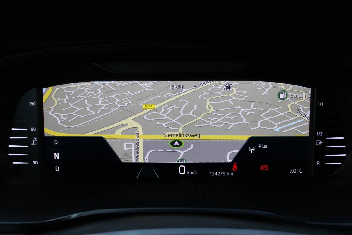 Škoda Octavia ŠKODA Octavia Combi 1.5 e-TSI Business Plus Full-Led Camera 18”LMV Navigatie