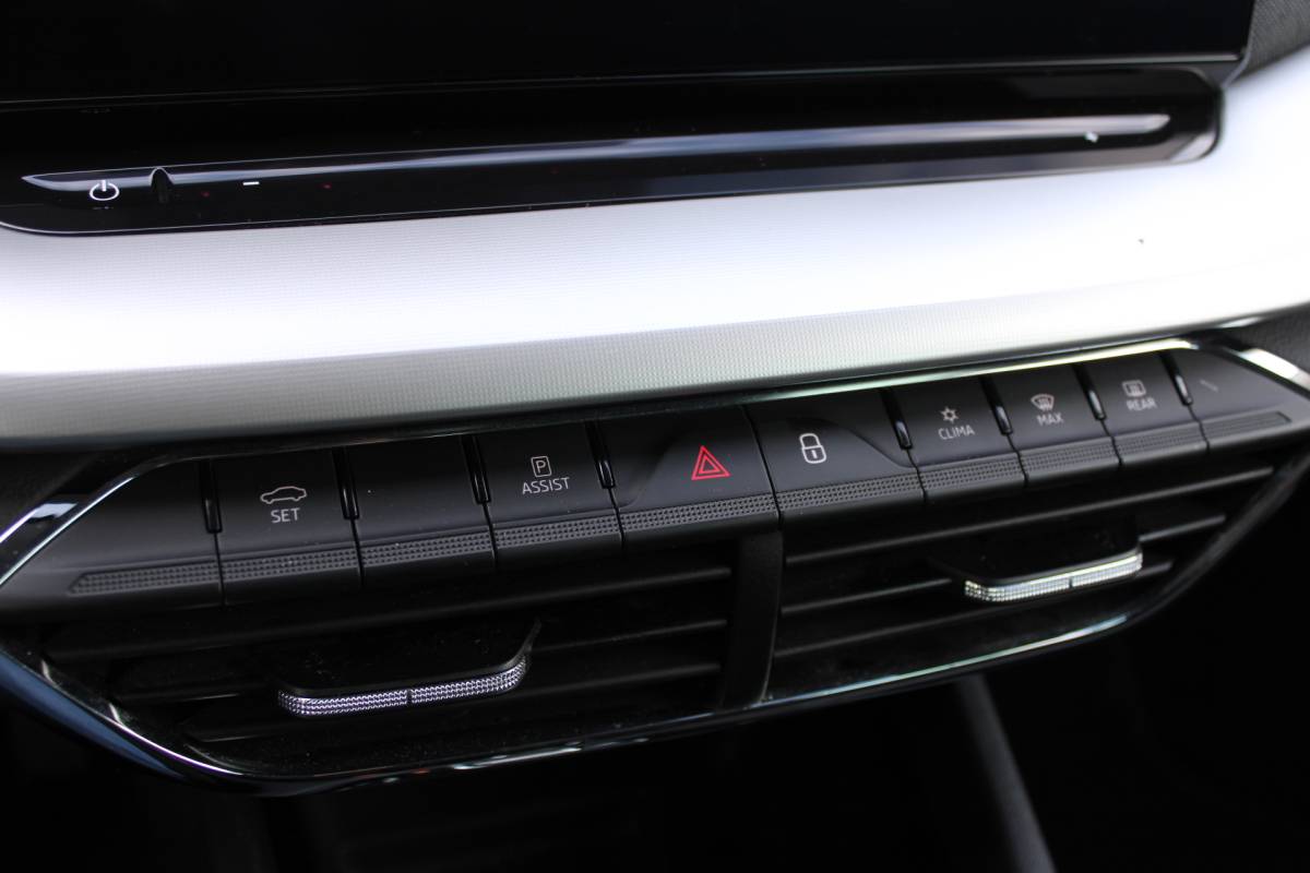 Škoda Octavia ŠKODA Octavia Combi 1.5 e-TSI Business Plus Full-Led Camera 18”LMV Navigatie