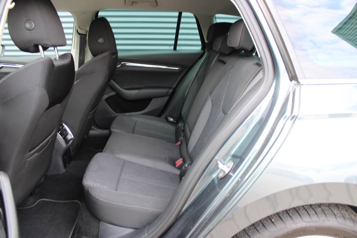 Škoda Octavia ŠKODA Octavia Combi 1.5 e-TSI Business Plus Full-Led Camera 18”LMV Navigatie