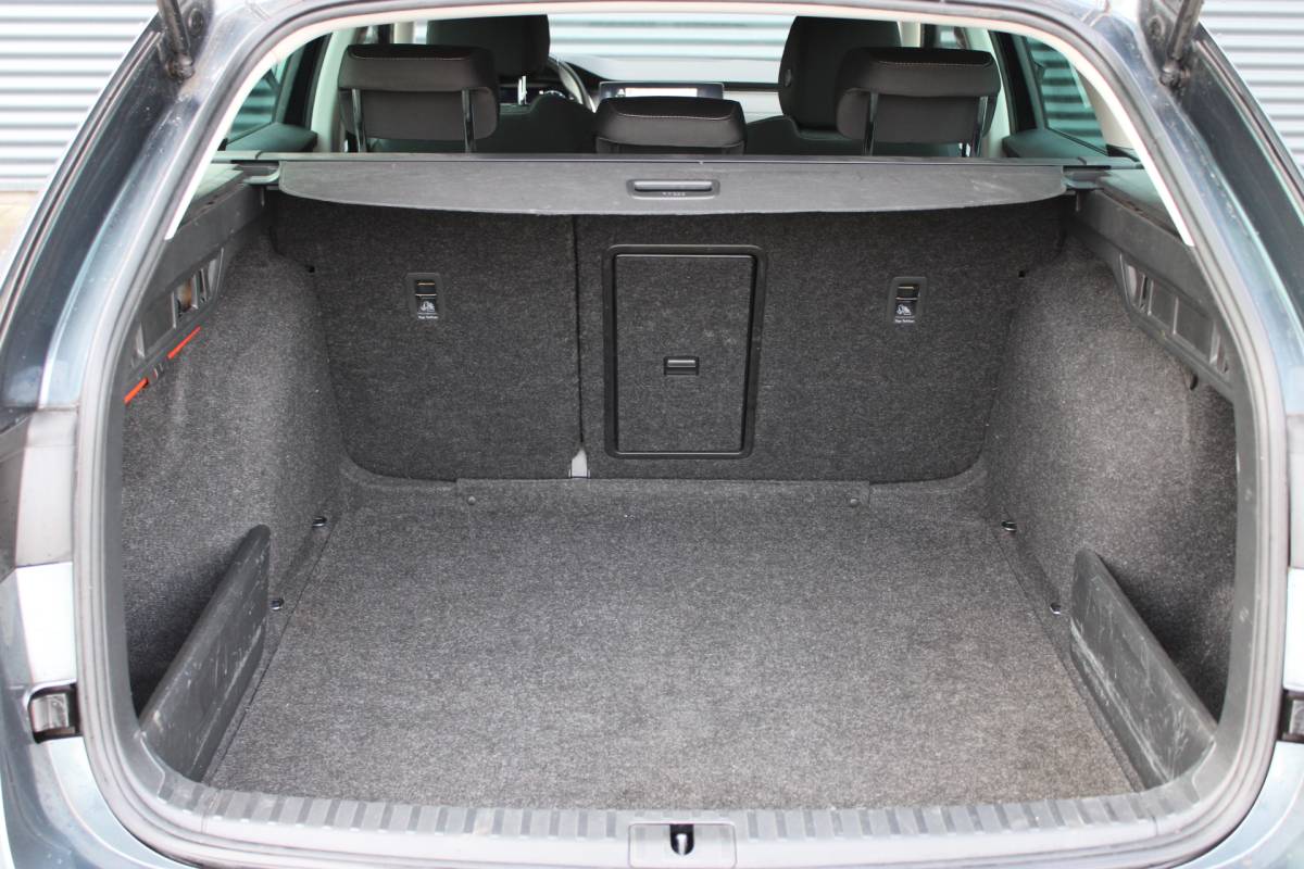 Škoda Octavia ŠKODA Octavia Combi 1.5 e-TSI Business Plus Full-Led Camera 18”LMV Navigatie
