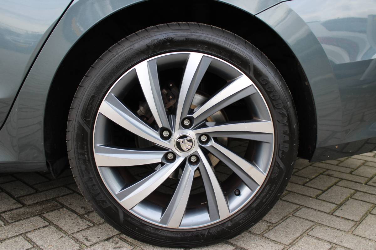 Škoda Octavia ŠKODA Octavia Combi 1.5 e-TSI Business Plus Full-Led Camera 18”LMV Navigatie