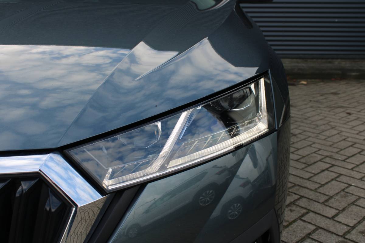 Škoda Octavia ŠKODA Octavia Combi 1.5 e-TSI Business Plus Full-Led Camera 18”LMV Navigatie
