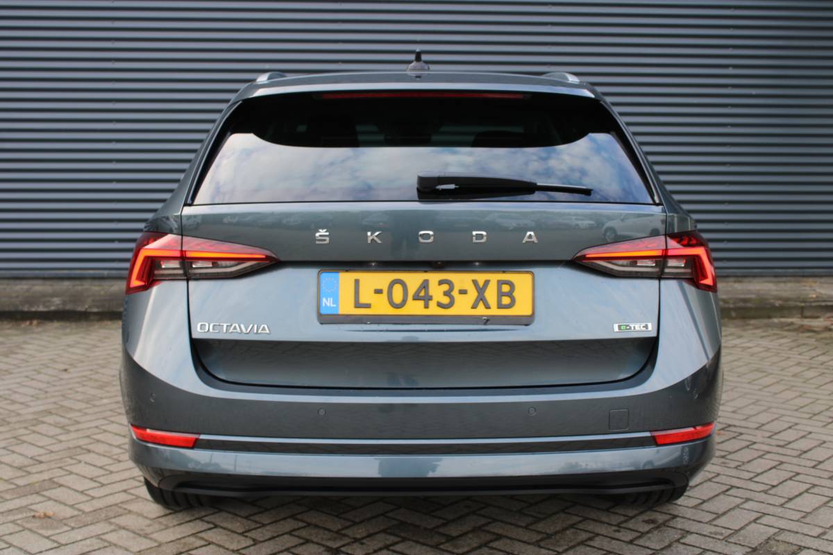 Škoda Octavia ŠKODA Octavia Combi 1.5 e-TSI Business Plus Full-Led Camera 18”LMV Navigatie