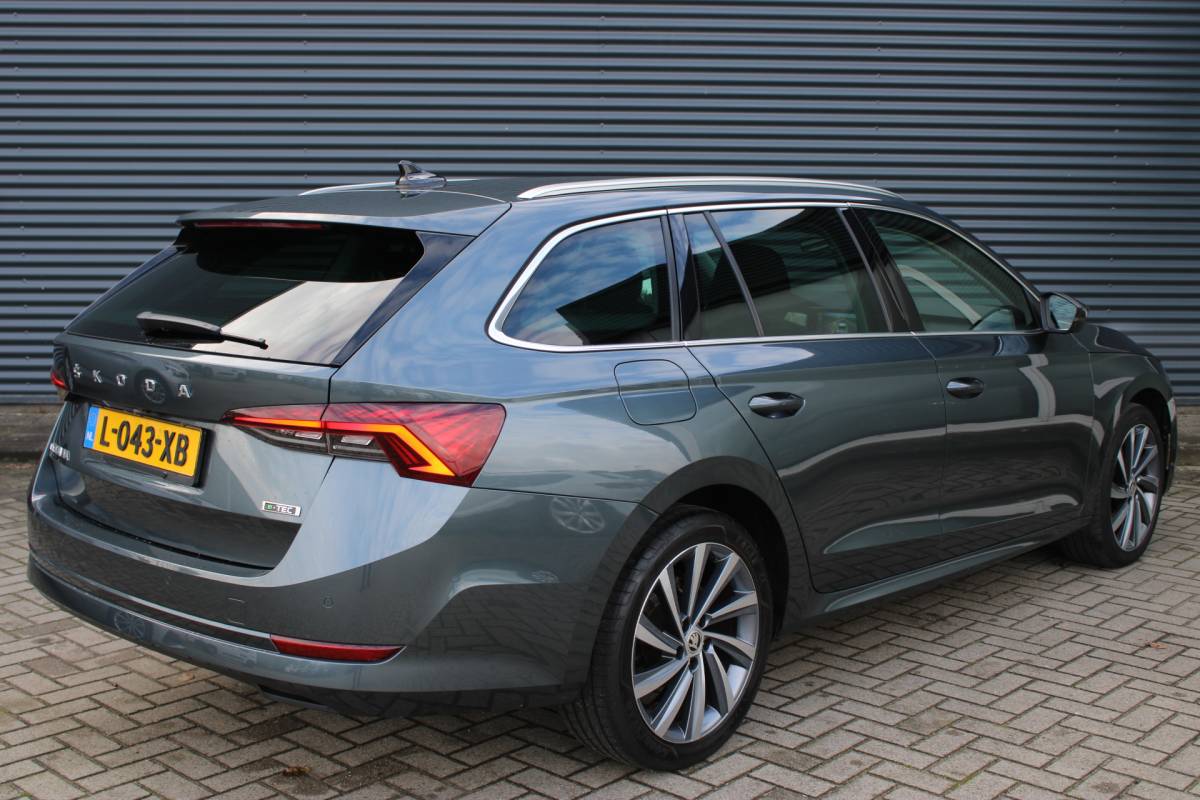 Škoda Octavia ŠKODA Octavia Combi 1.5 e-TSI Business Plus Full-Led Camera 18”LMV Navigatie