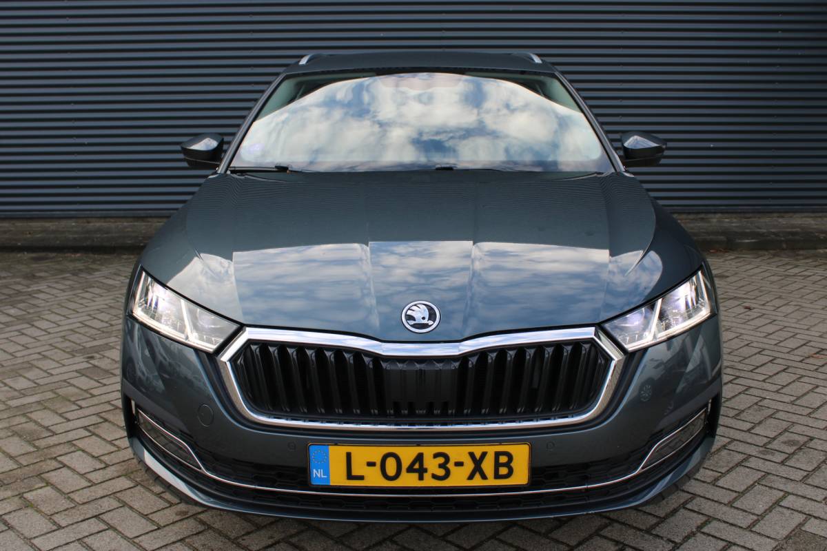 Škoda Octavia ŠKODA Octavia Combi 1.5 e-TSI Business Plus Full-Led Camera 18”LMV Navigatie