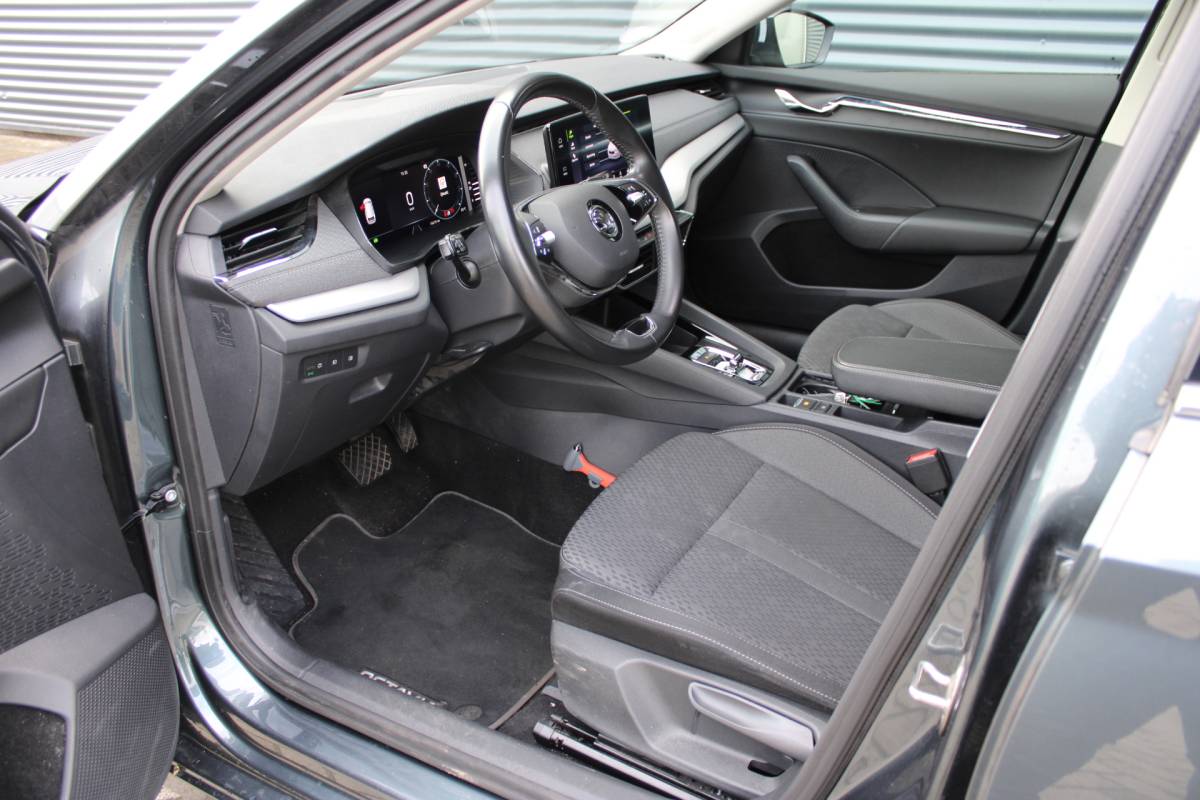 Škoda Octavia ŠKODA Octavia Combi 1.5 e-TSI Business Plus Full-Led Camera 18”LMV Navigatie