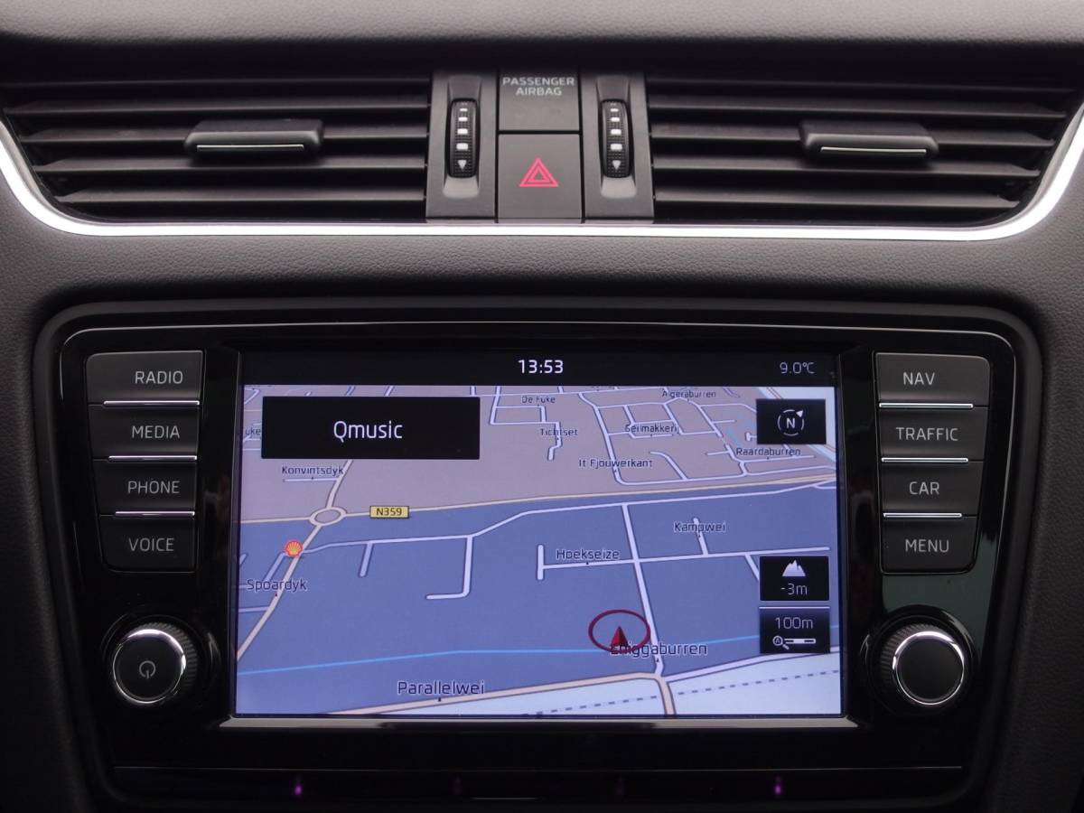 Škoda Octavia Škoda Octavia Combi Combi 1.2 TSI Greentech Elegance Businessline AUTOMAAT / TREKHAAK / RS-STOELEN /  XENON / PANORAMADAK / CANTON / KEYLESS / STOELVERW / GR NAVI / NL-AUTO
