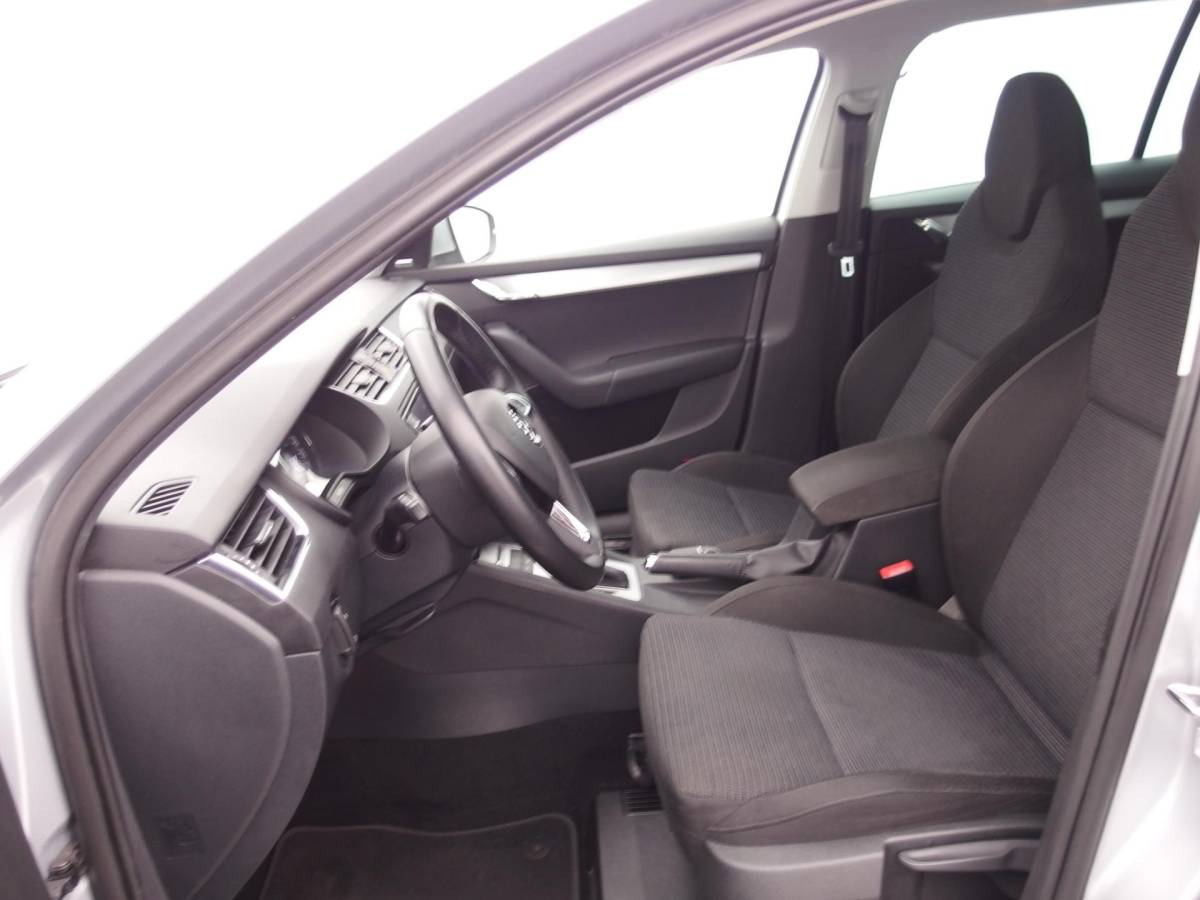 Škoda Octavia Škoda Octavia Combi Combi 1.2 TSI Greentech Elegance Businessline AUTOMAAT / TREKHAAK / RS-STOELEN /  XENON / PANORAMADAK / CANTON / KEYLESS / STOELVERW / GR NAVI / NL-AUTO