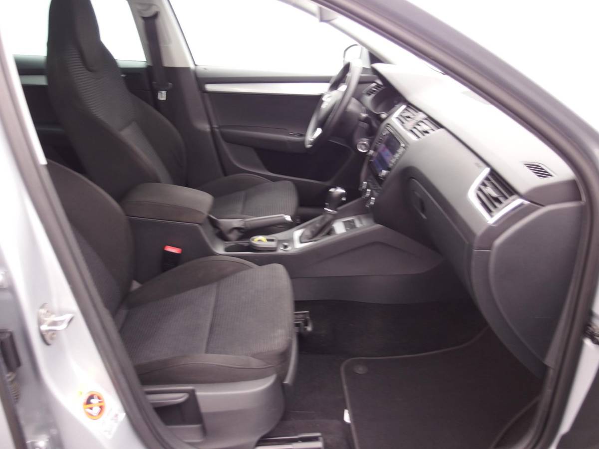 Škoda Octavia Škoda Octavia Combi Combi 1.2 TSI Greentech Elegance Businessline AUTOMAAT / TREKHAAK / RS-STOELEN /  XENON / PANORAMADAK / CANTON / KEYLESS / STOELVERW / GR NAVI / NL-AUTO