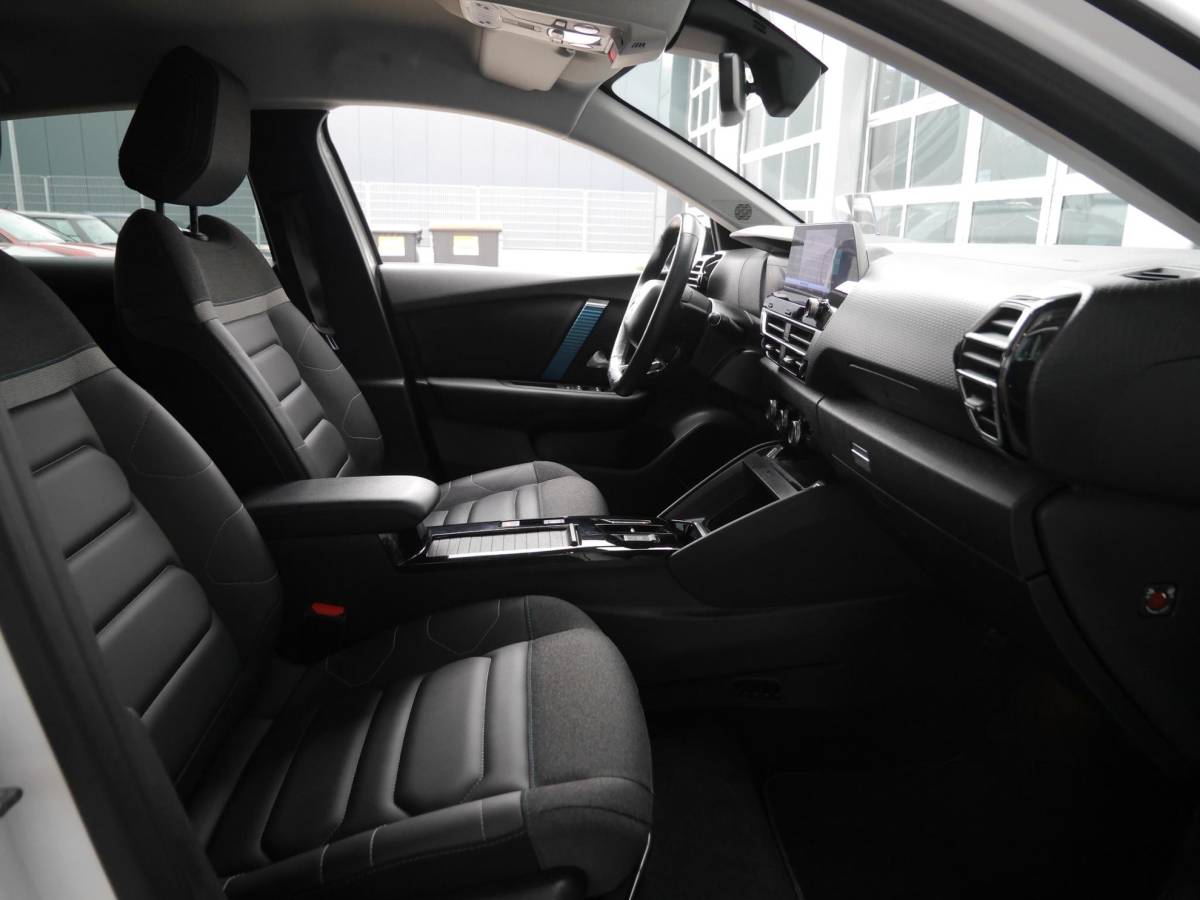 Citroën ë-C4 Citroen Ë-C4 Shine 50 kWh | Keyless entry en start | SOH 89.9% | 18 inch lichtmetalen velgen | Achteruitrijcamera | Adaptive cruise control | Head up display | Climate control | Extra getint glas