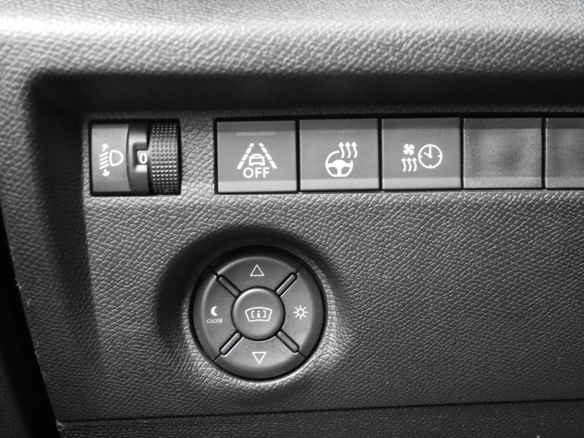 Citroën ë-C4 Citroen Ë-C4 Shine 50 kWh | Keyless entry en start | SOH 89.9% | 18 inch lichtmetalen velgen | Achteruitrijcamera | Adaptive cruise control | Head up display | Climate control | Extra getint glas