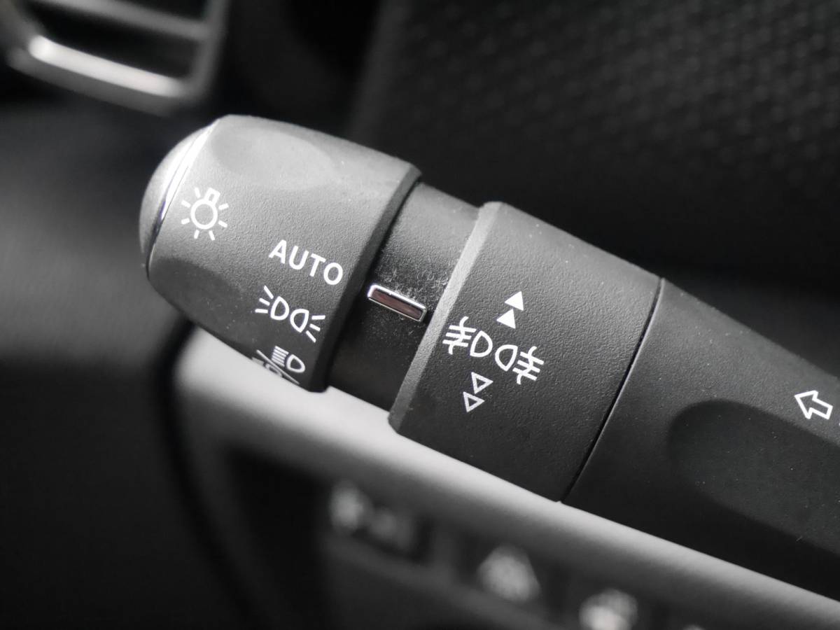 Citroën ë-C4 Citroen Ë-C4 Shine 50 kWh | Keyless entry en start | SOH 89.9% | 18 inch lichtmetalen velgen | Achteruitrijcamera | Adaptive cruise control | Head up display | Climate control | Extra getint glas