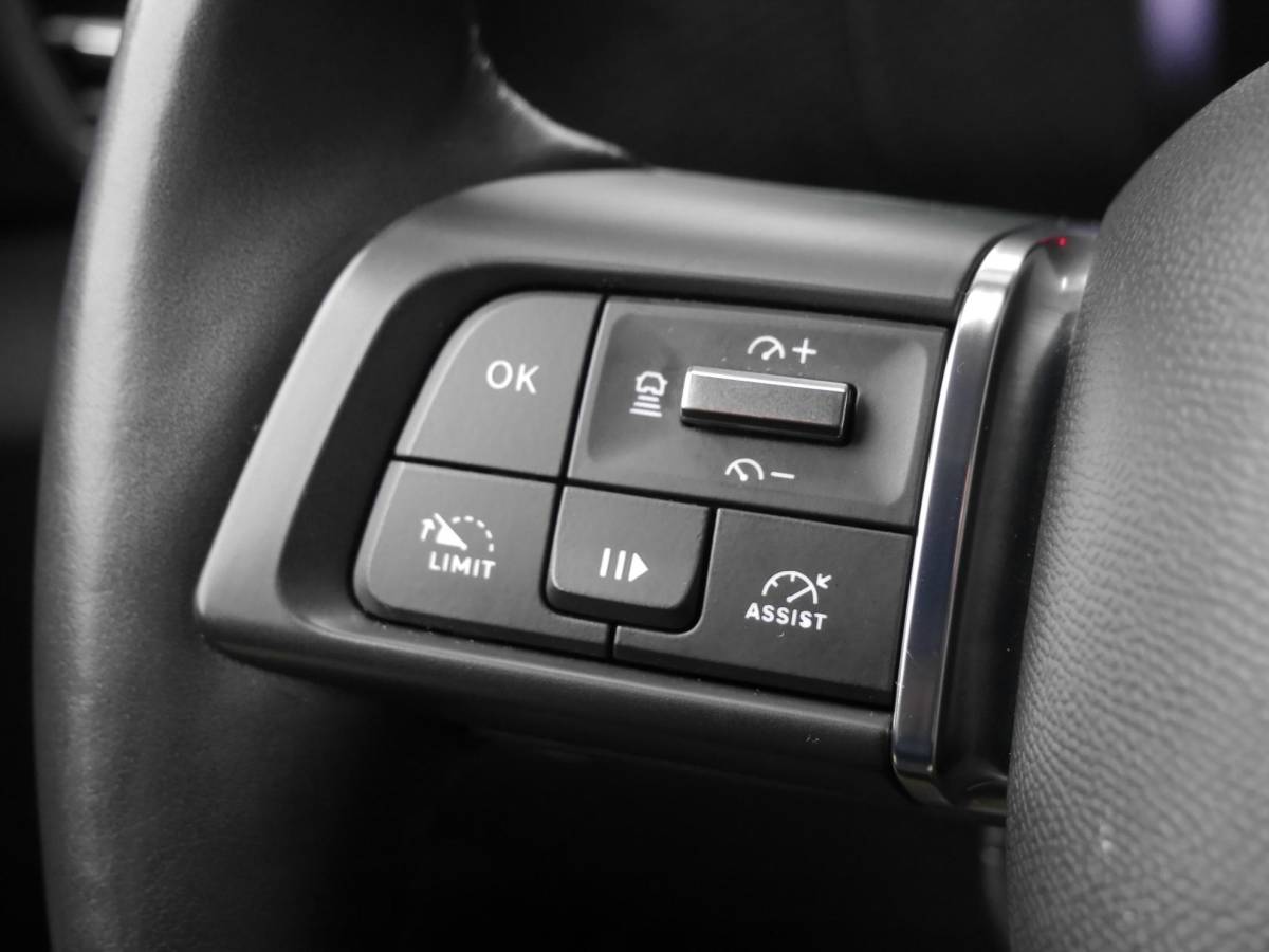 Citroën ë-C4 Citroen Ë-C4 Shine 50 kWh | Keyless entry en start | SOH 89.9% | 18 inch lichtmetalen velgen | Achteruitrijcamera | Adaptive cruise control | Head up display | Climate control | Extra getint glas