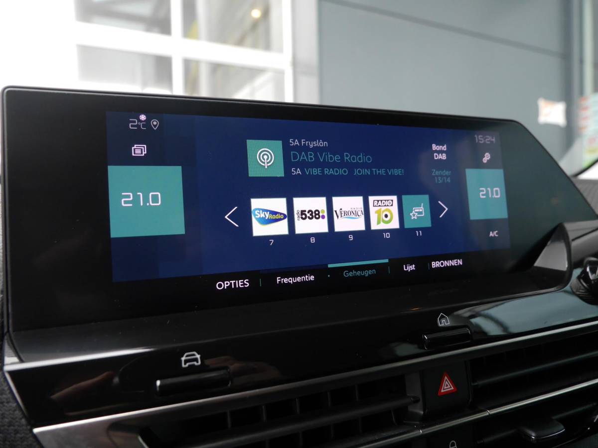 Citroën ë-C4 Citroen Ë-C4 Shine 50 kWh | Keyless entry en start | SOH 89.9% | 18 inch lichtmetalen velgen | Achteruitrijcamera | Adaptive cruise control | Head up display | Climate control | Extra getint glas