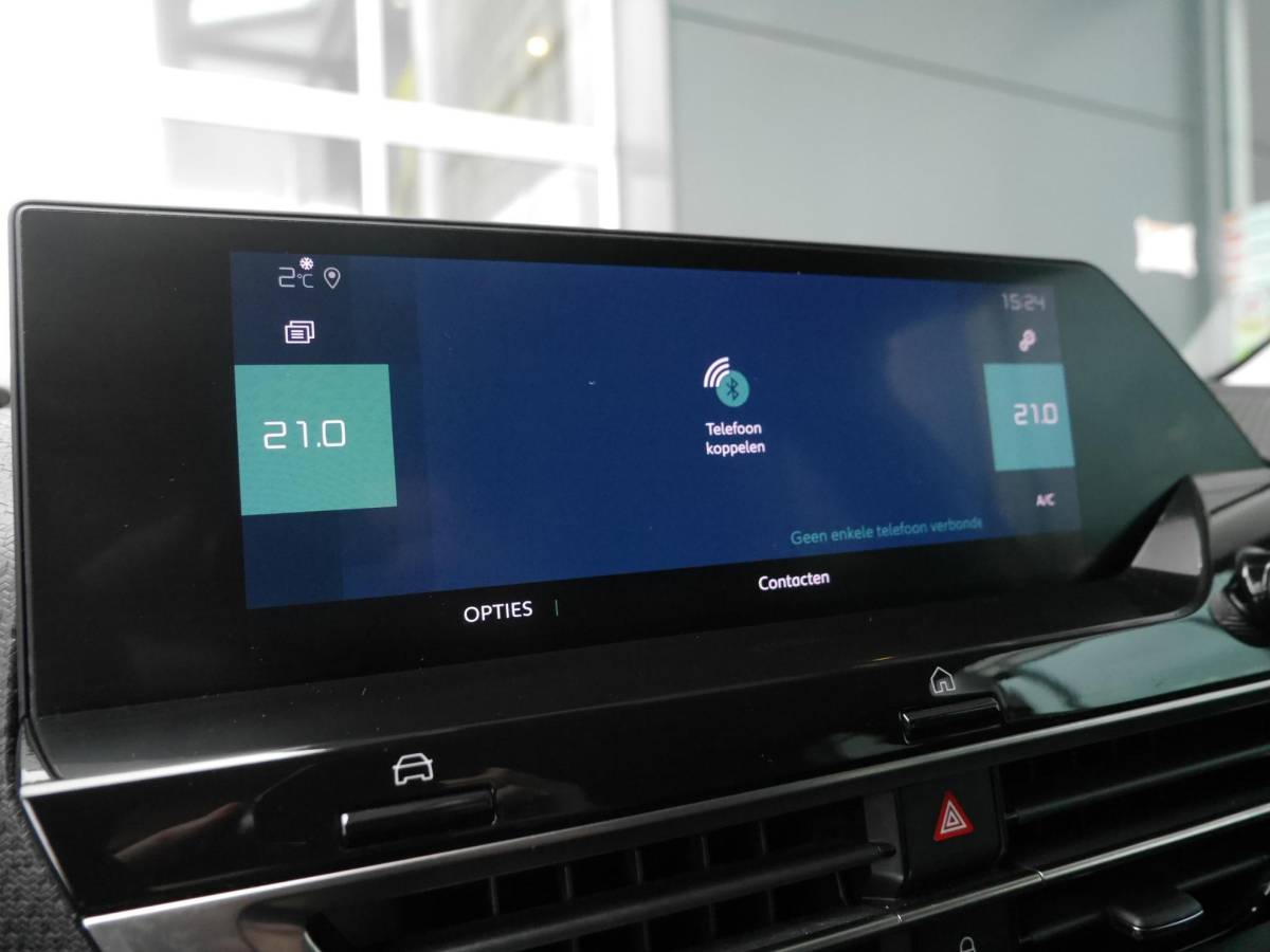 Citroën ë-C4 Citroen Ë-C4 Shine 50 kWh | Keyless entry en start | SOH 89.9% | 18 inch lichtmetalen velgen | Achteruitrijcamera | Adaptive cruise control | Head up display | Climate control | Extra getint glas