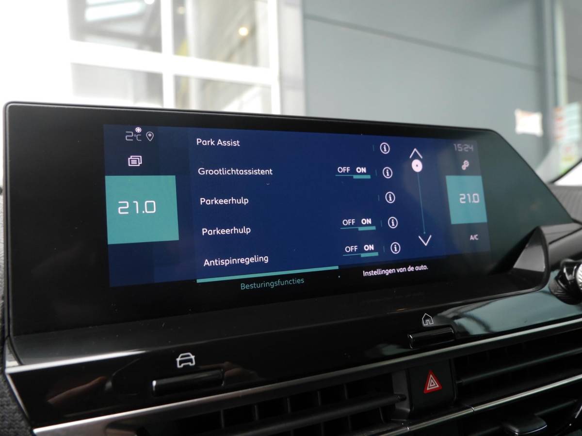 Citroën ë-C4 Citroen Ë-C4 Shine 50 kWh | Keyless entry en start | SOH 89.9% | 18 inch lichtmetalen velgen | Achteruitrijcamera | Adaptive cruise control | Head up display | Climate control | Extra getint glas