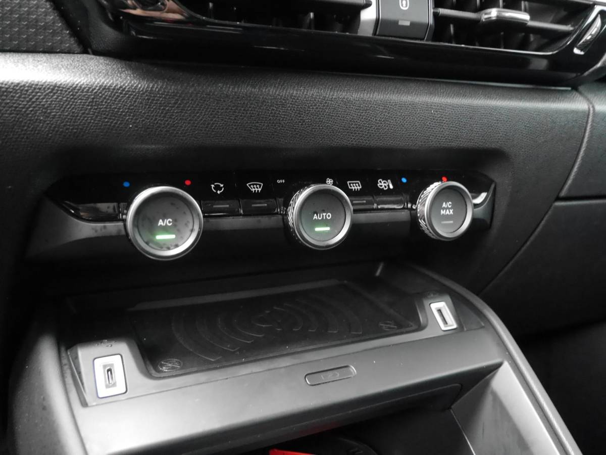 Citroën ë-C4 Citroen Ë-C4 Shine 50 kWh | Keyless entry en start | SOH 89.9% | 18 inch lichtmetalen velgen | Achteruitrijcamera | Adaptive cruise control | Head up display | Climate control | Extra getint glas