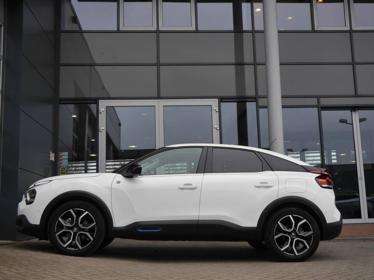 Citroën ë-C4 Citroen Ë-C4 Shine 50 kWh | Keyless entry en start | SOH 89.9% | 18 inch lichtmetalen velgen | Achteruitrijcamera | Adaptive cruise control | Head up display | Climate control | Extra getint glas