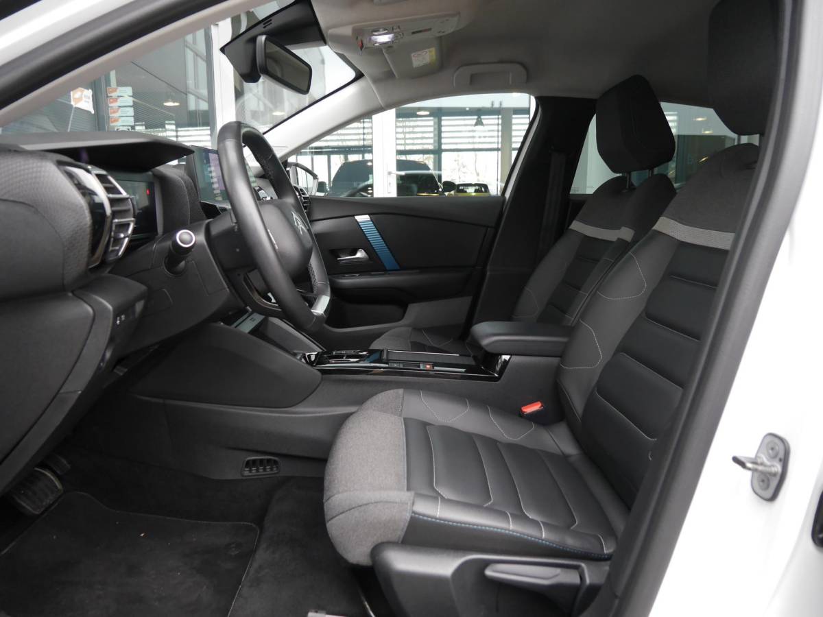 Citroën ë-C4 Citroen Ë-C4 Shine 50 kWh | Keyless entry en start | SOH 89.9% | 18 inch lichtmetalen velgen | Achteruitrijcamera | Adaptive cruise control | Head up display | Climate control | Extra getint glas
