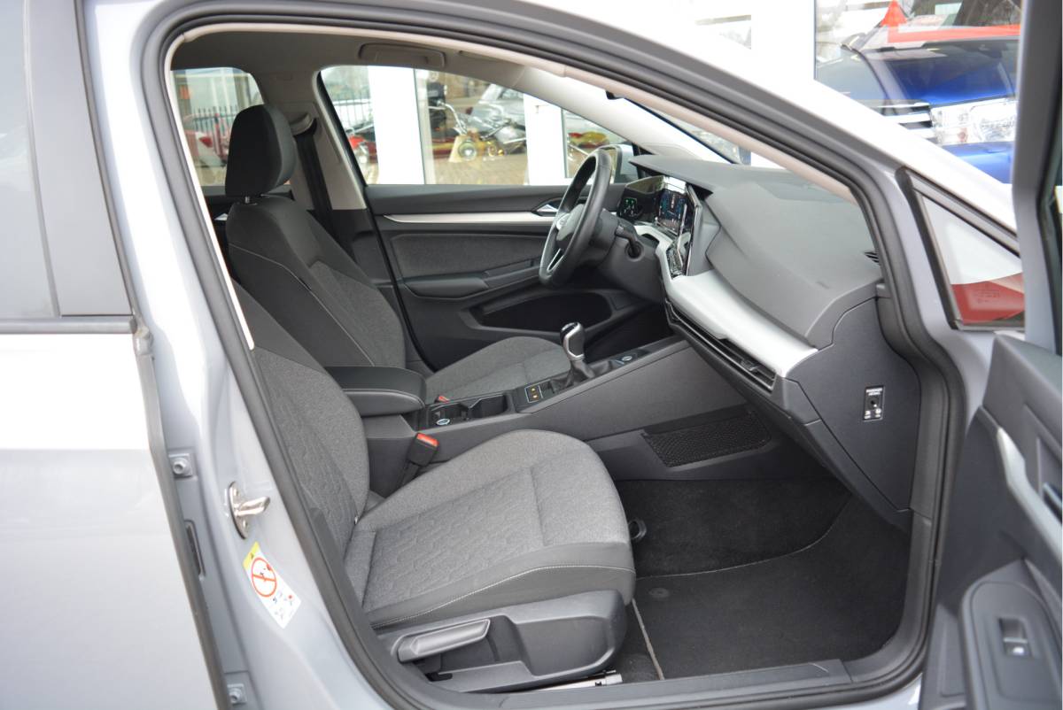 Volkswagen Golf Volkswagen Golf 1.5 TSI 150PK Move Executive | LED | StoelVW | Navi | CarPlay |