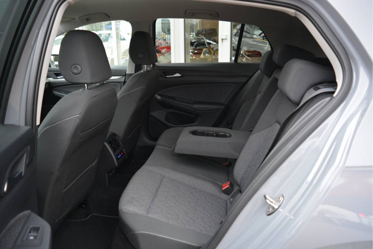 Volkswagen Golf Volkswagen Golf 1.5 TSI 150PK Move Executive | LED | StoelVW | Navi | CarPlay |