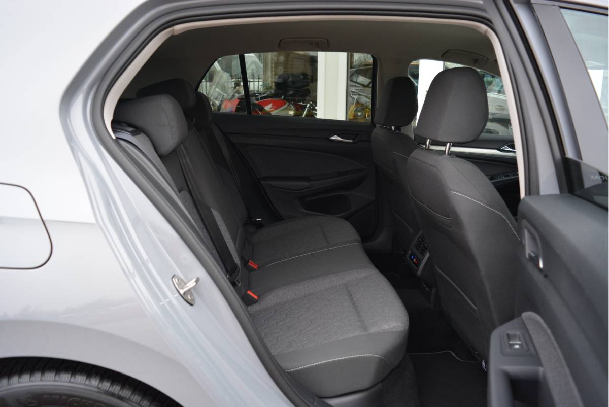 Volkswagen Golf Volkswagen Golf 1.5 TSI 150PK Move Executive | LED | StoelVW | Navi | CarPlay |