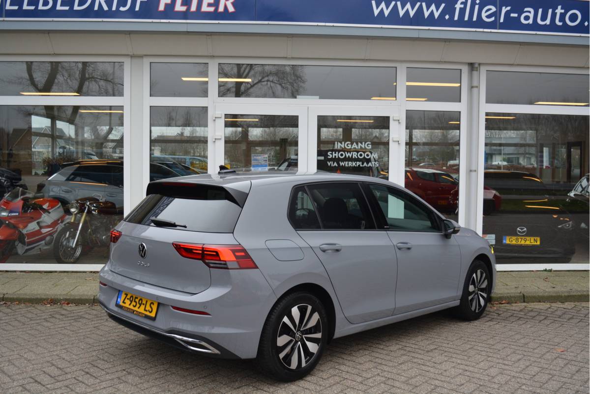Volkswagen Golf Volkswagen Golf 1.5 TSI 150PK Move Executive | LED | StoelVW | Navi | CarPlay |