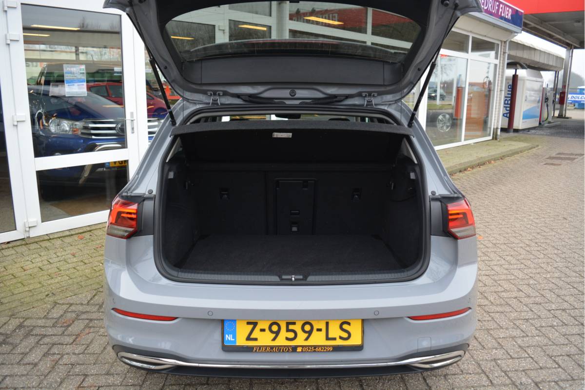 Volkswagen Golf Volkswagen Golf 1.5 TSI 150PK Move Executive | LED | StoelVW | Navi | CarPlay |