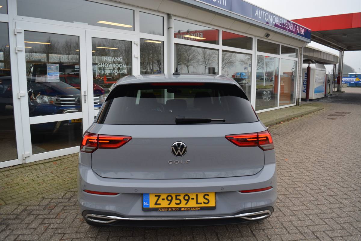 Volkswagen Golf Volkswagen Golf 1.5 TSI 150PK Move Executive | LED | StoelVW | Navi | CarPlay |