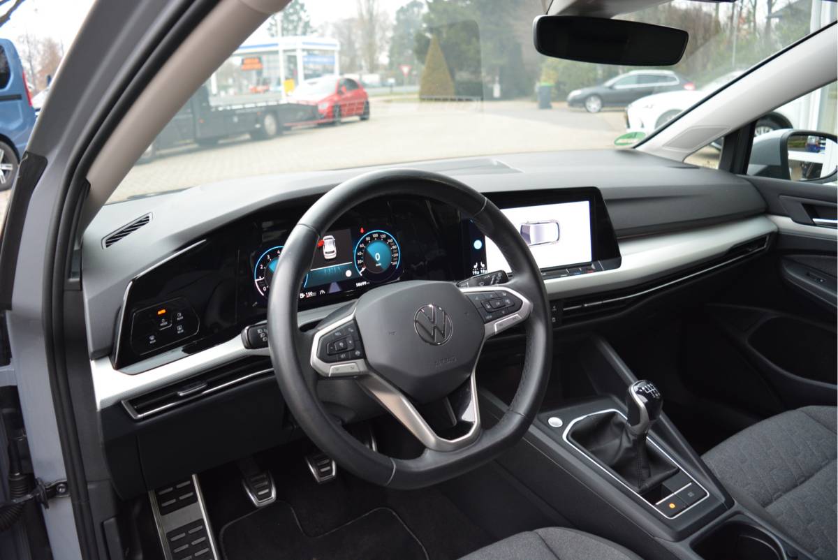 Volkswagen Golf Volkswagen Golf 1.5 TSI 150PK Move Executive | LED | StoelVW | Navi | CarPlay |