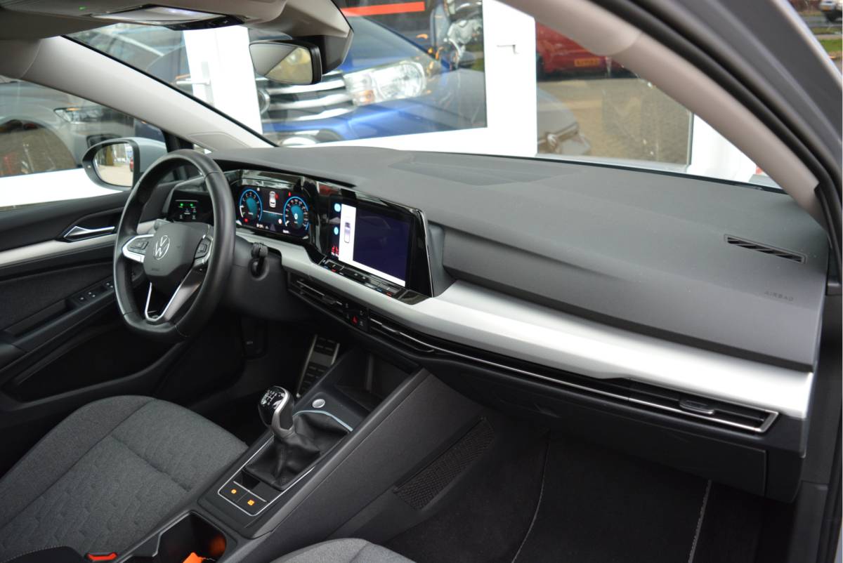 Volkswagen Golf Volkswagen Golf 1.5 TSI 150PK Move Executive | LED | StoelVW | Navi | CarPlay |