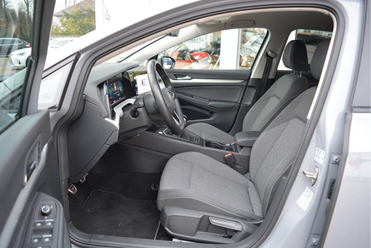 Volkswagen Golf Volkswagen Golf 1.5 TSI 150PK Move Executive | LED | StoelVW | Navi | CarPlay |