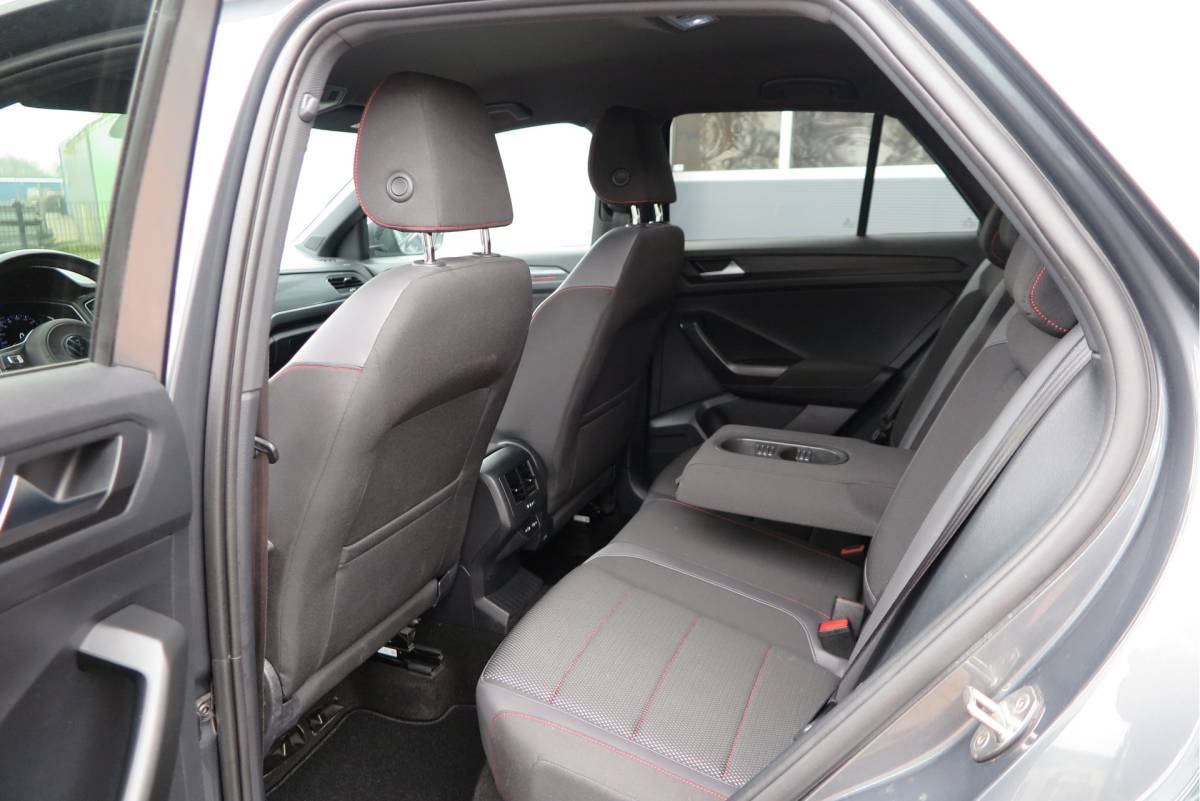 Volkswagen T-Roc Volkswagen T-Roc 1.5 TSI 150pk DSG  Business R-Line Sport Led, Camera , PDC , Virtual cockpit, Navi , Carplay, DAB+ Electr. achterklep