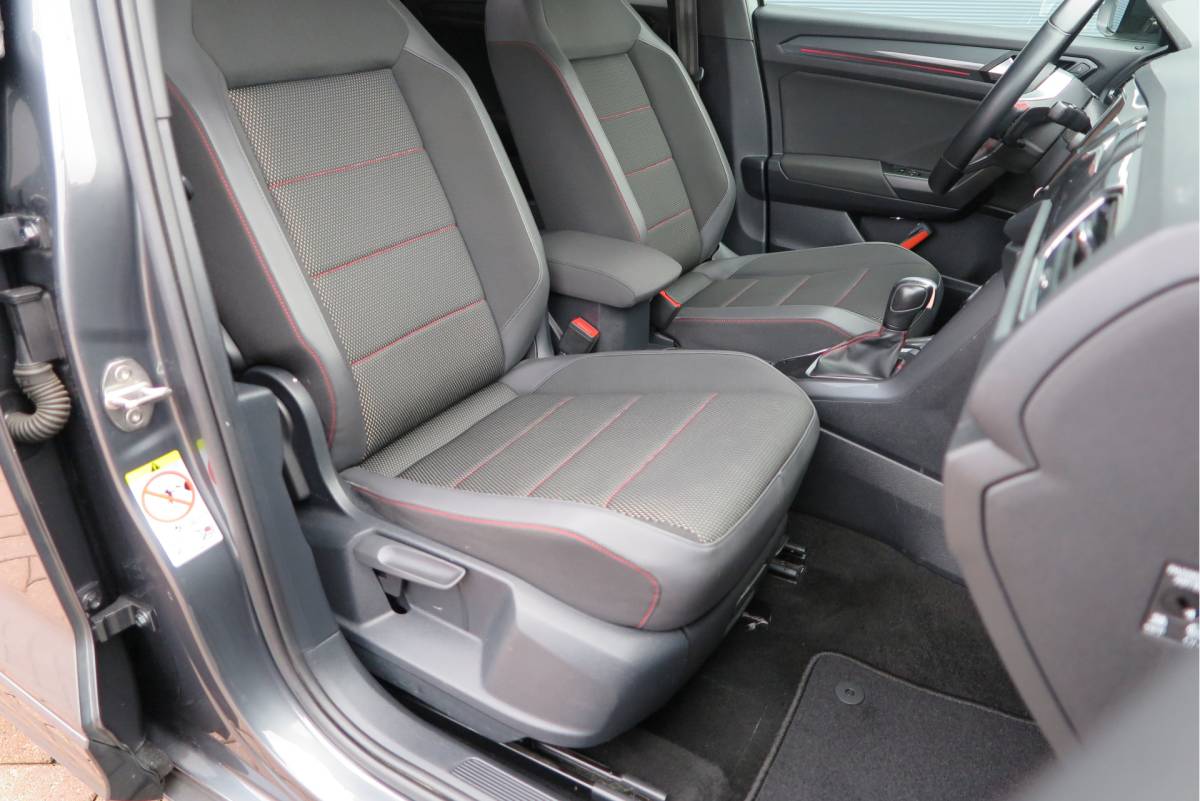 Volkswagen T-Roc Volkswagen T-Roc 1.5 TSI 150pk DSG  Business R-Line Sport Led, Camera , PDC , Virtual cockpit, Navi , Carplay, DAB+ Electr. achterklep