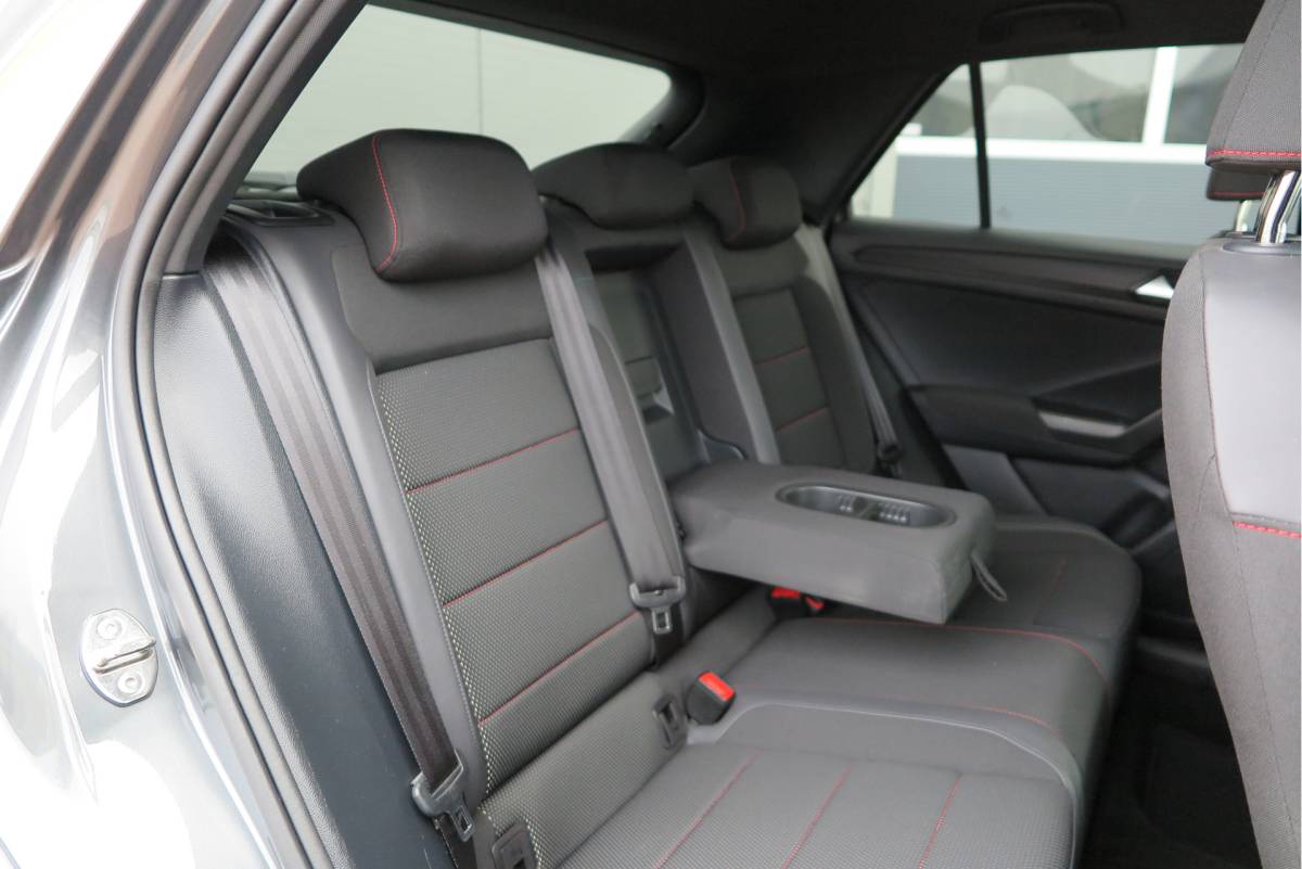 Volkswagen T-Roc Volkswagen T-Roc 1.5 TSI 150pk DSG  Business R-Line Sport Led, Camera , PDC , Virtual cockpit, Navi , Carplay, DAB+ Electr. achterklep