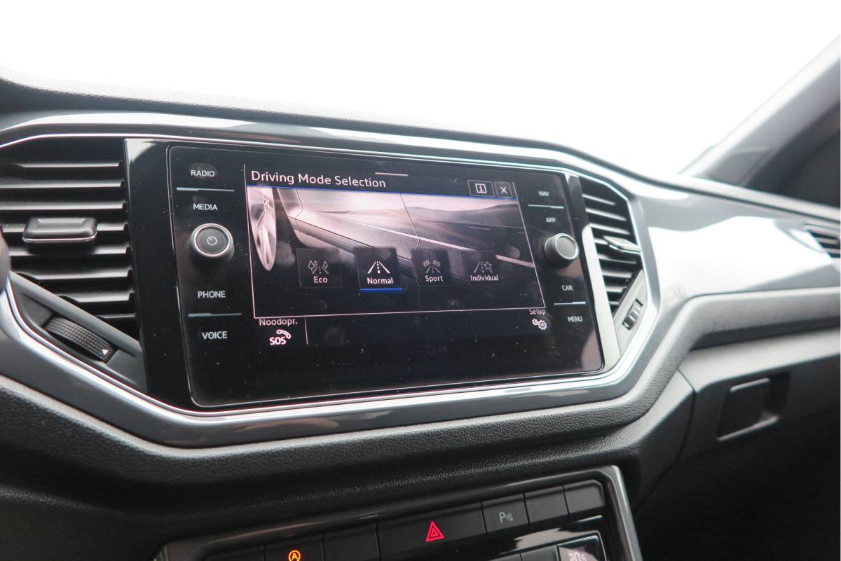 Volkswagen T-Roc Volkswagen T-Roc 1.5 TSI 150pk DSG  Business R-Line Sport Led, Camera , PDC , Virtual cockpit, Navi , Carplay, DAB+ Electr. achterklep