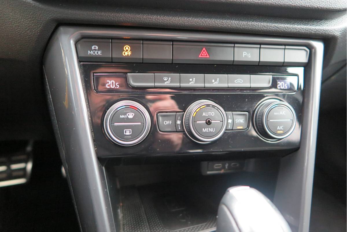 Volkswagen T-Roc Volkswagen T-Roc 1.5 TSI 150pk DSG  Business R-Line Sport Led, Camera , PDC , Virtual cockpit, Navi , Carplay, DAB+ Electr. achterklep