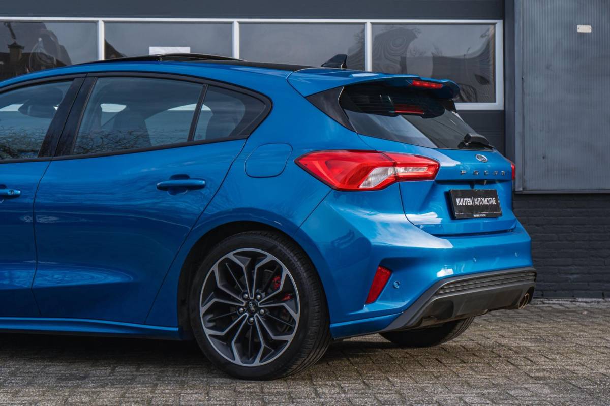 Ford Focus Ford FOCUS 1.5 EcoBoost ST Line X / Automaat / Pano / Winter pack!