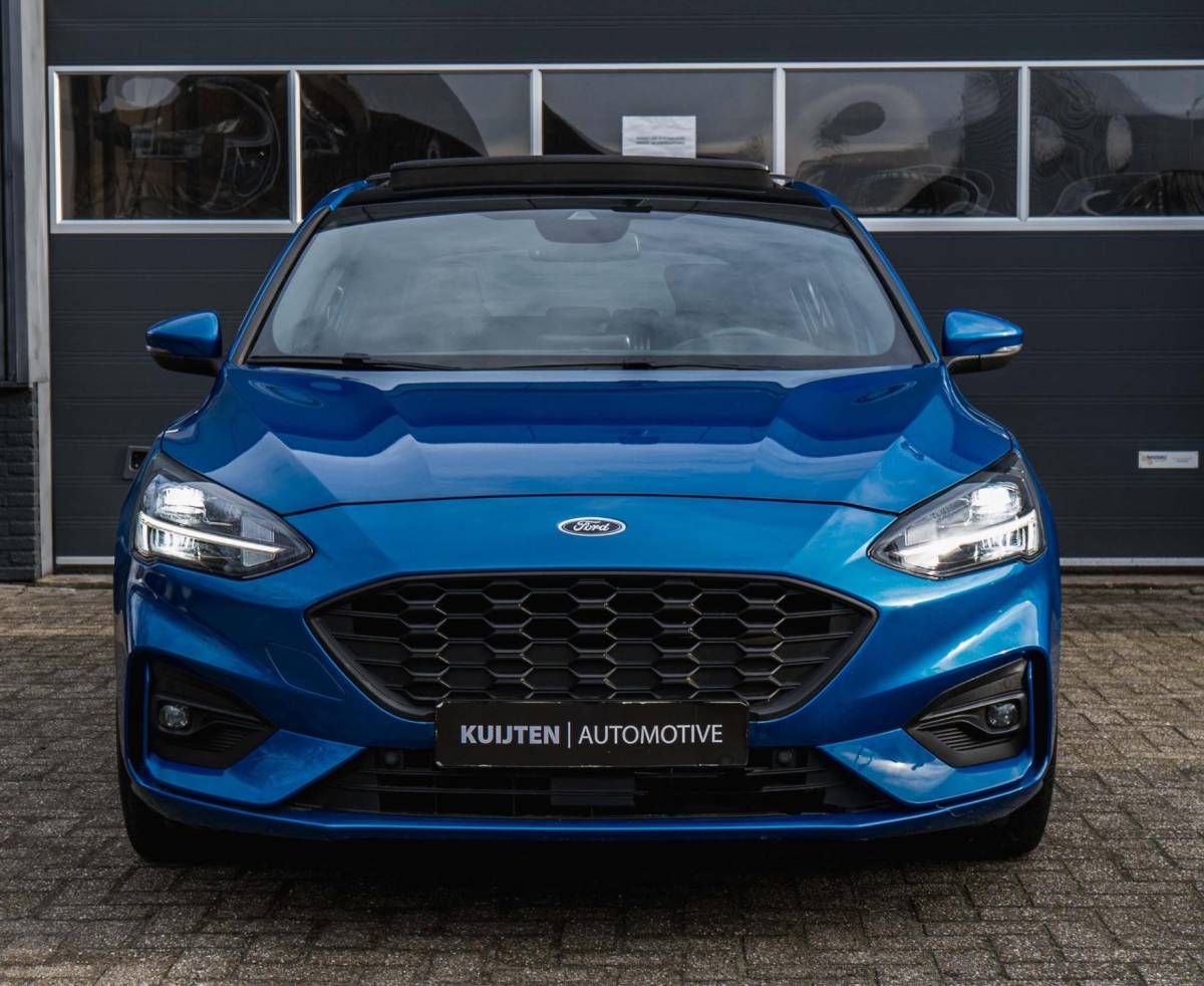 Ford Focus Ford FOCUS 1.5 EcoBoost ST Line X / Automaat / Pano / Winter pack!