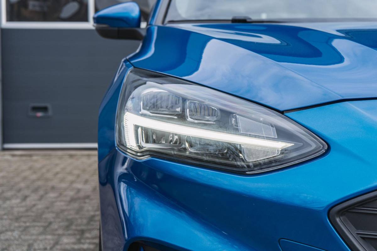 Ford Focus Ford FOCUS 1.5 EcoBoost ST Line X / Automaat / Pano / Winter pack!