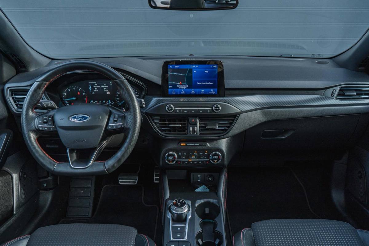 Ford Focus Ford FOCUS 1.5 EcoBoost ST Line X / Automaat / Pano / Winter pack!