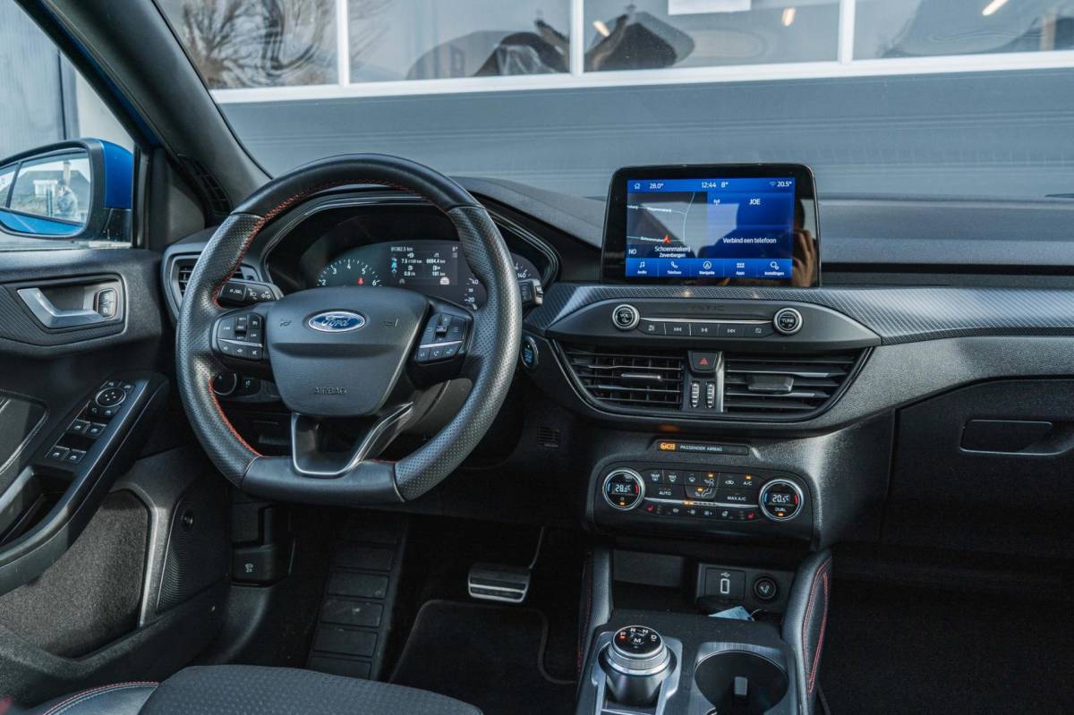 Ford Focus Ford FOCUS 1.5 EcoBoost ST Line X / Automaat / Pano / Winter pack!