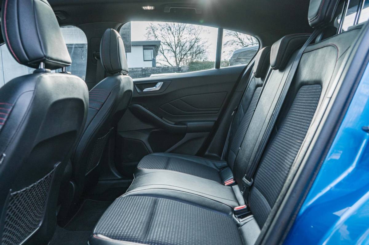 Ford Focus Ford FOCUS 1.5 EcoBoost ST Line X / Automaat / Pano / Winter pack!
